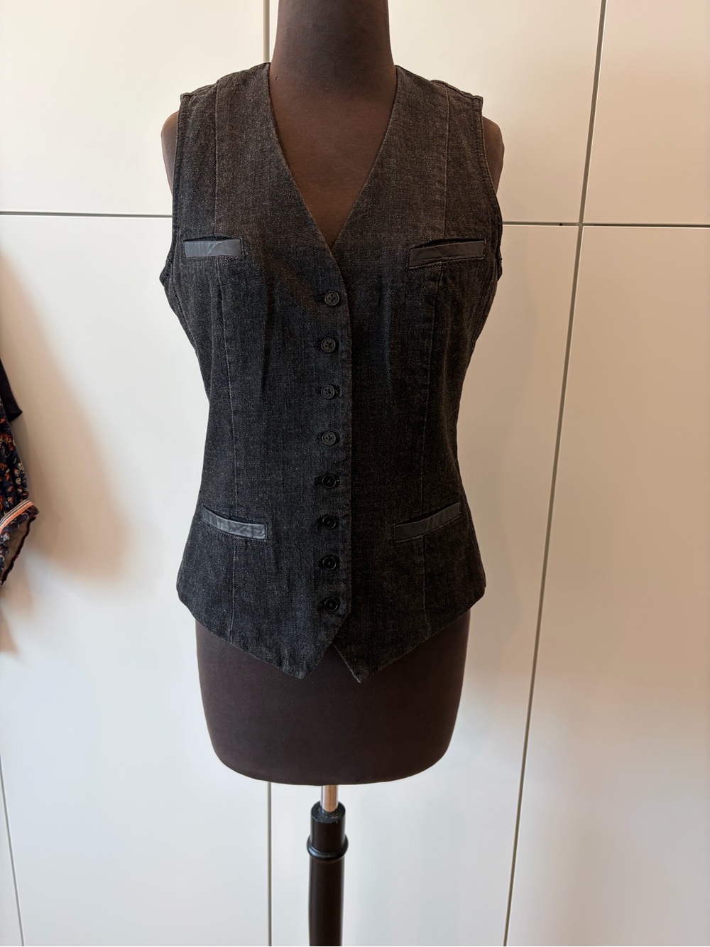 Lauren Jeans Co. by Ralph Lauren Tailored Denim Vest Women’s Medium Dark gray.